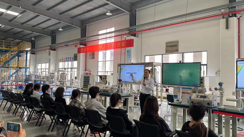 复合材料防水施工方法：关键步骤与注意事项